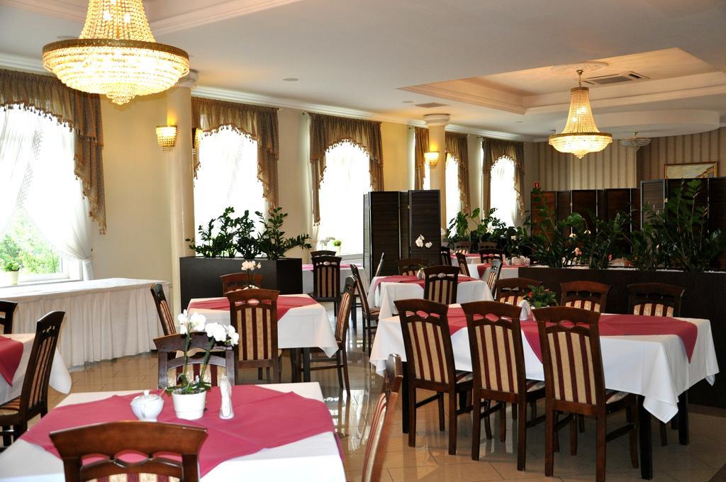 Hotel Korona Rzeszów Exteriör bild