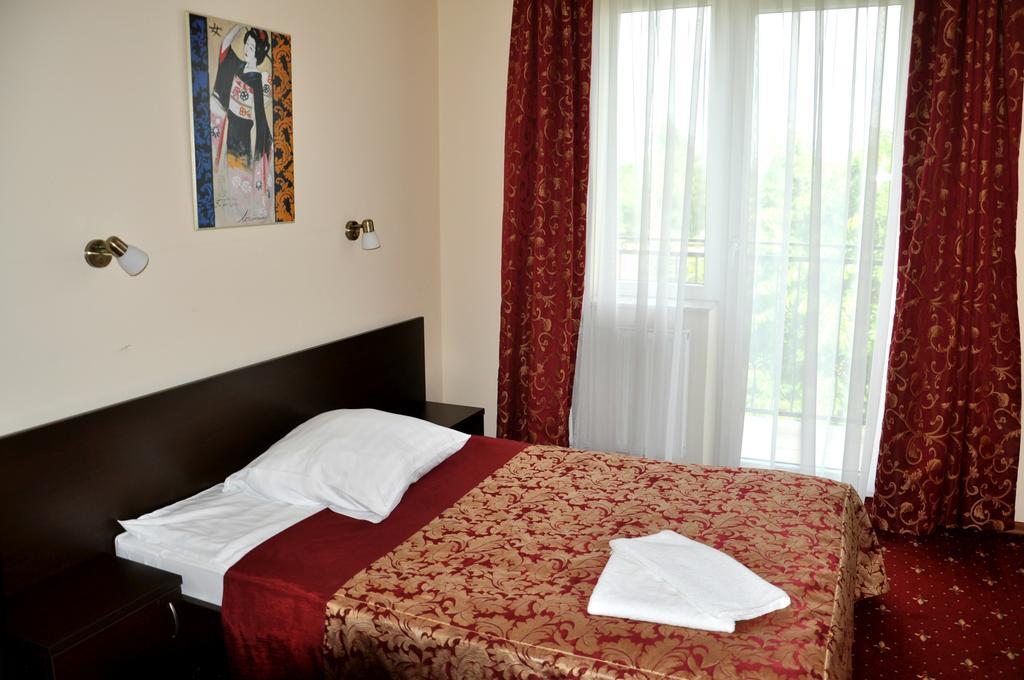 Hotel Korona Rzeszów Exteriör bild