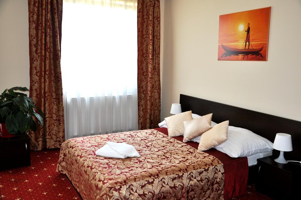 Hotel Korona Rzeszów Exteriör bild