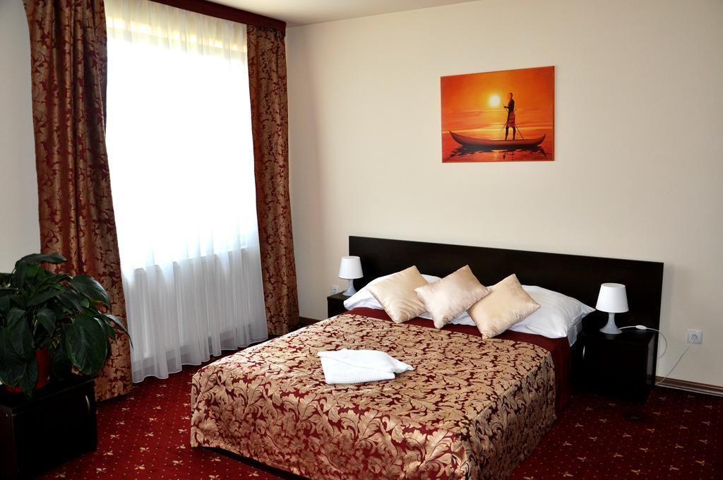 Hotel Korona Rzeszów Exteriör bild