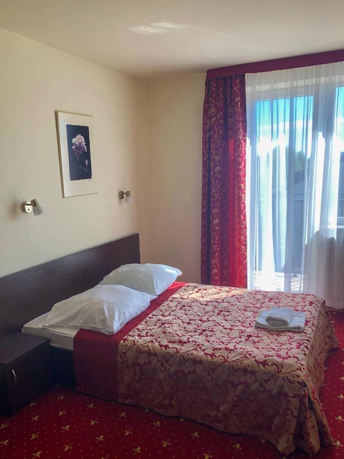 Hotel Korona Rzeszów Exteriör bild